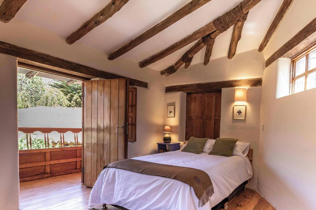 Comfort Room | Free WiFi, bed sheets