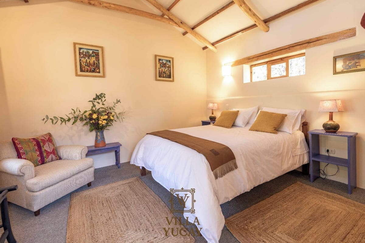 Deluxe Double Room | Free WiFi, bed sheets