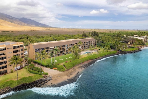 Bright 4BR, 2 Condos for 12 at Maalaea Kai!