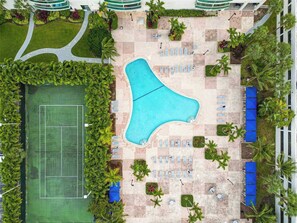 AMENITIES - Comfort 2BR - Private Balcony & Beach access (Sunny Isles Beach)