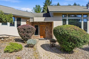 Exterior - Spacious ADA 6BR Home for Groups w. Private Pond (Goshen)