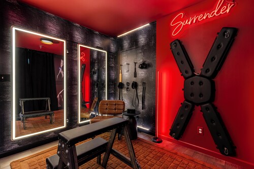 Red Ember Escape - Adult Red Room & Hot Tub