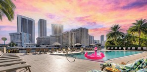 Pool - Spacious 2BR - Open‑Air Relaxation Space (Hallandale Beach)