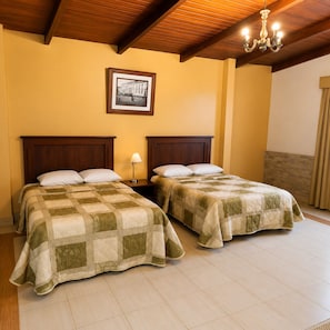 Habitación Deluxe con 1 cama matrimonial o 2 individuales, vista al patio | Wifi gratis 