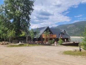 Exterior - Kinbasket Lake Resort (Columbia-Shuswap A)