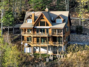 Exterior - Endless mountain view 5-bedroom cabin with hottub / firepit. Tranquil private (Morganton)