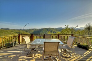 Outdoor dining - Endless mountain view 5-bedroom cabin with hottub / firepit. Tranquil private (Morganton)