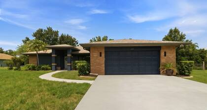 Creekside Manor 1-Acre Luxury Home with Heated Pool near Lakewood Ranch