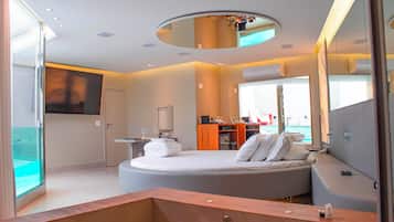 Luxury Suite, Lanai | Spa