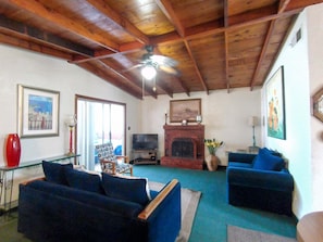 Living area - Beach House with Access to Pools and a Hot Tub (Playas de Rosarito)