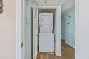 Interior - Oceanview Bliss! 3BR for 6! Sea Castle 1G (North Myrtle Beach)