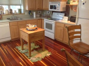 Private kitchen - Walk to Downtown & Dickson ST Sleeps 4 (Fayetteville)