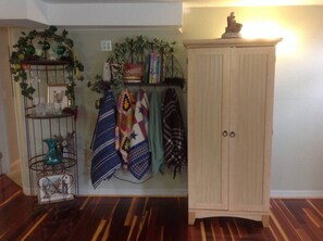 Interior - Walk to Downtown & Dickson ST Sleeps 4 (Fayetteville)