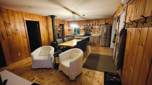 Chalet spa bord de lac | Kayaks, nature et détente à Mandeville, Lanaudière