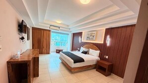 Deluxe Suite, City View