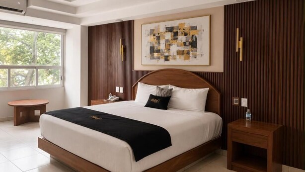 Deluxe Suite, City View