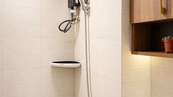 Dusche, Haartrockner, Bidet, Handtücher