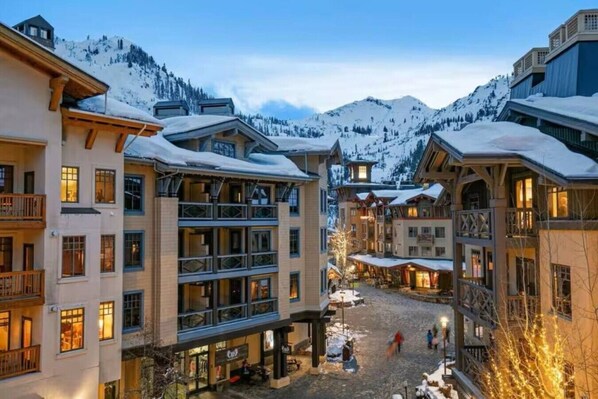 Exterior - Village Heart 1BR-Ski in/out+Hot Tubs+KidsZone (Olympic Valley)