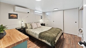 Room - Sleek & Modern 1BR/1BA Reno Home (Reno)