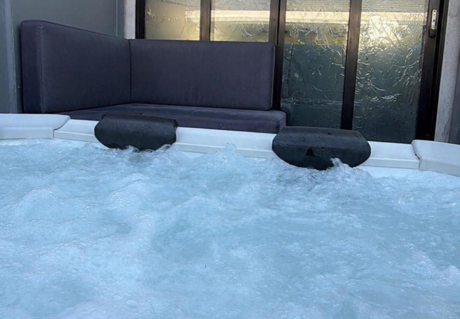 Outdoor spa tub