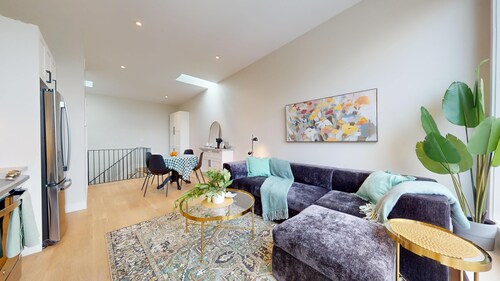 LUXURY 2025 Townhome [10 Minutes to Downtown + FREE Parking]