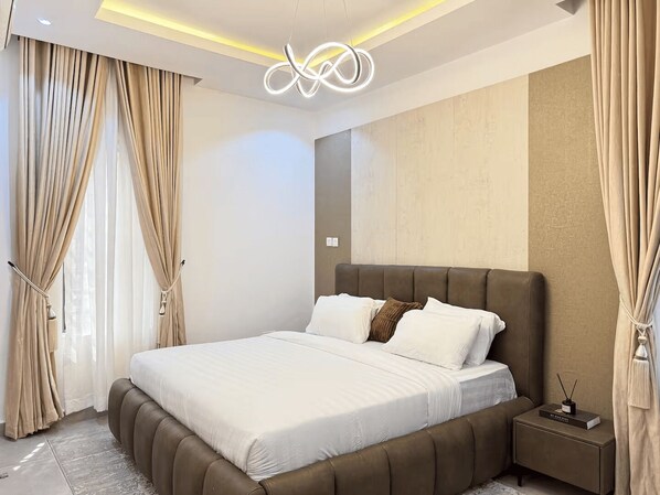 Room - Classic 1-Bedroom in Victoria Island with Pool, Fast Wi-Fi & 24/7 Power (Lagos)