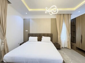 Room - Classic 1-Bedroom in Victoria Island with Pool, Fast Wi-Fi & 24/7 Power (Lagos)