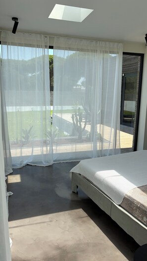 Desk, iron/ironing board, free WiFi, bed sheets - Stilvolles Design-Haus für besondere Aufenthalte in idyllischer, ruhiger Lage (Conil de la Frontera)