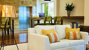 Interior - Suites Las Palmas Hotel & Apartments (San Salvador)