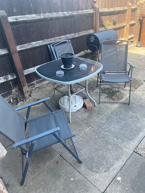Outdoor dining - Corby House Near Rockingham
4 double beds 4 shower rooms
Lodge Park area (Corby)
