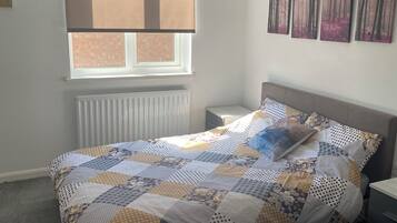 Iron/ironing board, WiFi, bed sheets