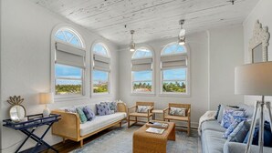 Living area - Penthouse Paradise on Palm Beach Island (Palm Beach)