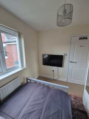 1 bedroom - Room-elegant Guest Room in West Midlands (Tipton)