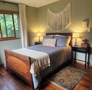Tabla de planchar con plancha, wifi, ropa de cama