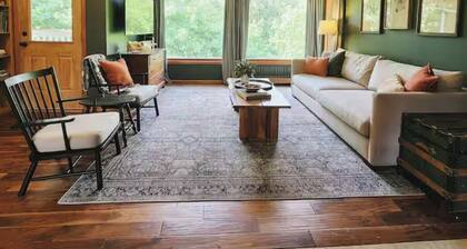 Tranquil organic microfarm with farm animals & AC in charming Battle Ground