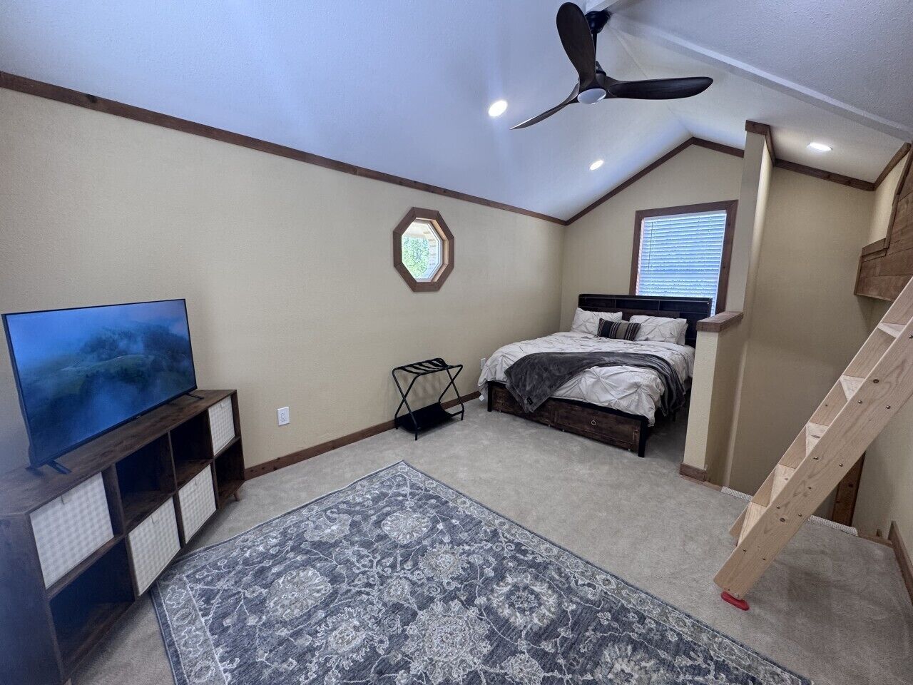 3 bedrooms, iron/ironing board, WiFi (free), bed sheets