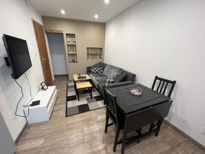Living area - 2 minutes from the Laplace RER B station and the Maison des Examens – 15 minutes to Paris (Arcueil)