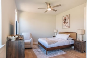 Iron/ironing board, WiFi, bed sheets - Luxury Stay Townhome in North Austin (Austin)