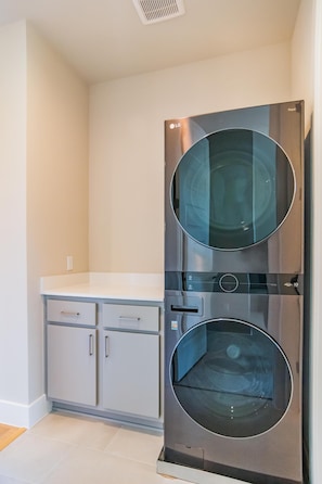 Interior - Luxury Stay Townhome in North Austin (Austin)