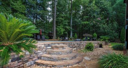 Midland Poolside Family Oasis
