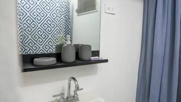 Standard Quadruple Room, Patio, Courtyard View | Bathroom