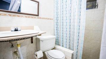 Comfort Double Room, Patio, Courtyard View | Bathroom