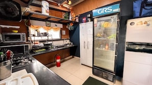 Comfort Double Room, Patio, Courtyard View | Private kitchen | Fridge, microwave - The Avocado Inn (San Pedro Sula)