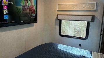 2 bedrooms, WiFi (free), bed sheets