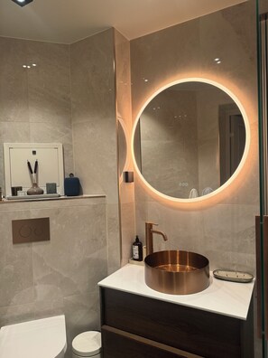 Bathroom - Vrbo Property (Oslo)