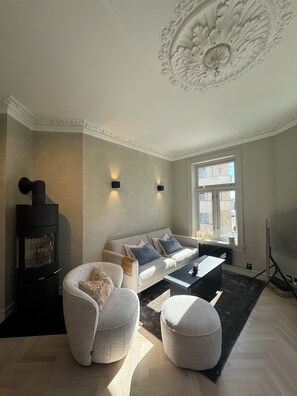 Living area - Vrbo Property (Oslo)