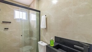 Basic Apartment | Bilik Mandi | Pancuran mandi 