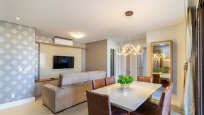 Ảnh chưa phân loại, 2 trong số 10 ảnh, nút