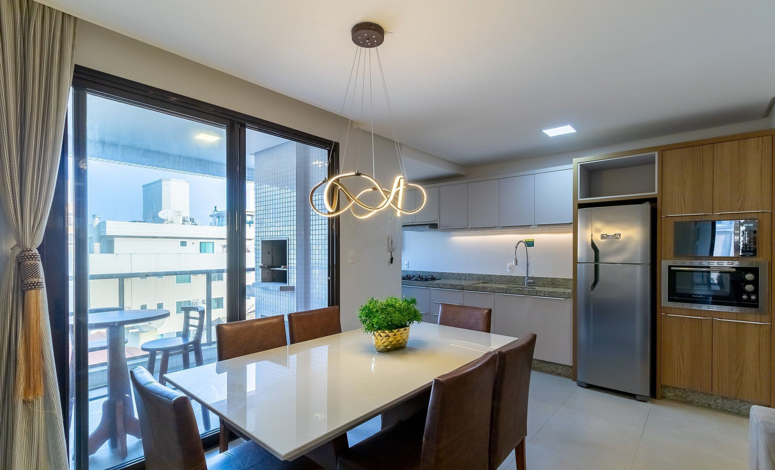 Basic Apartment | Dining