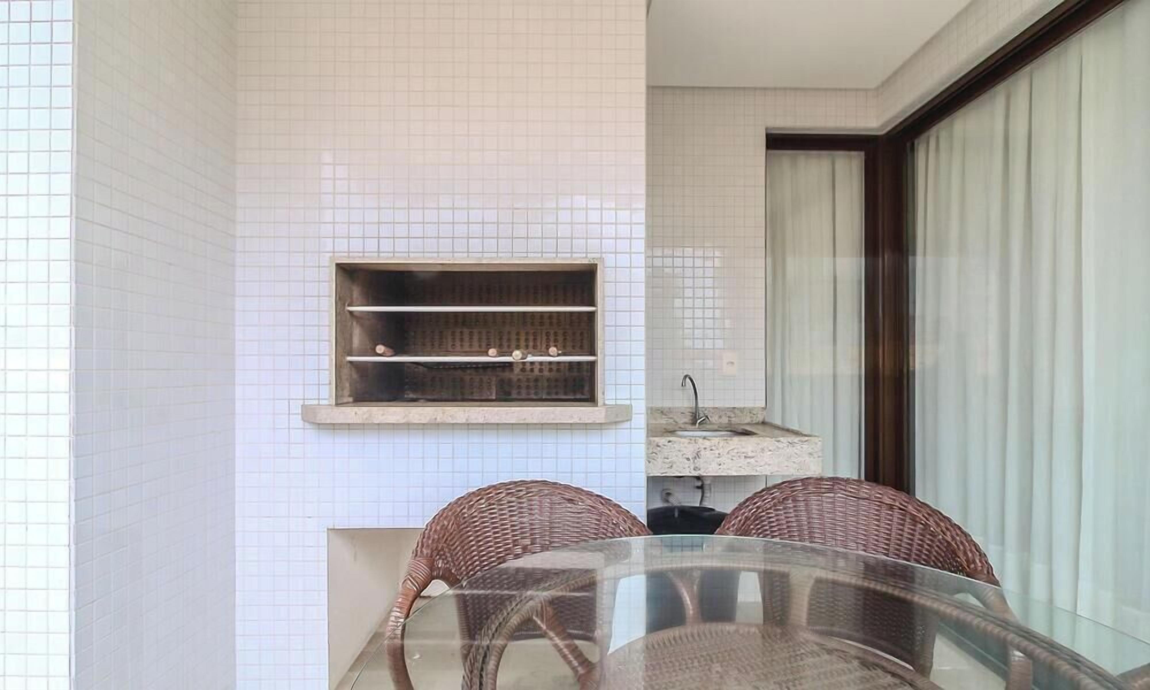 Basic Apartment | Dining